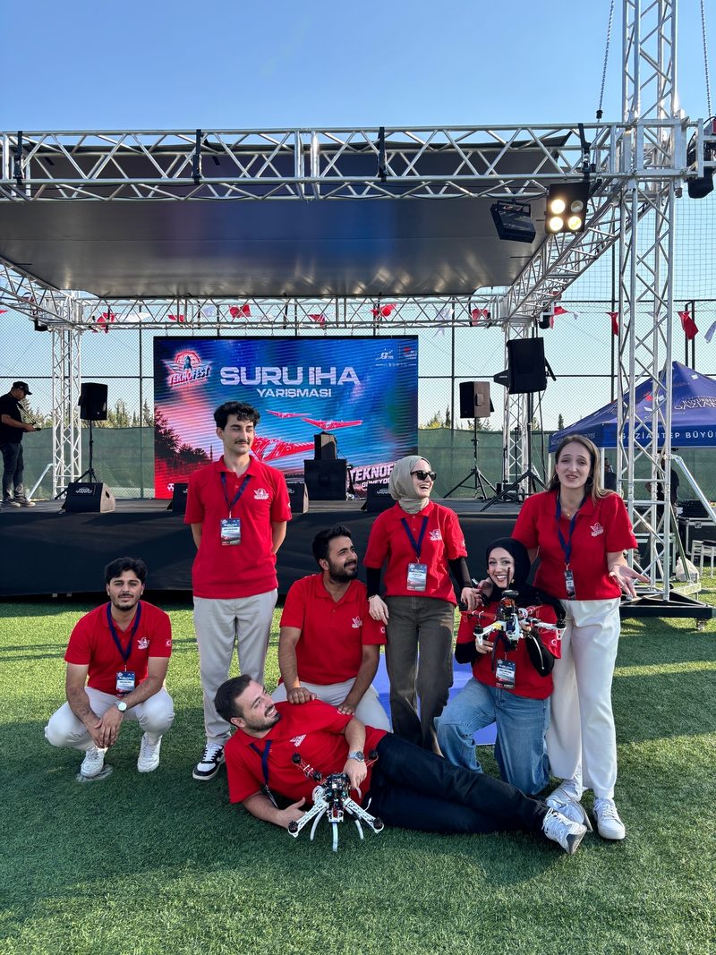 İstikbal ekibi sahada neşeli bir anda